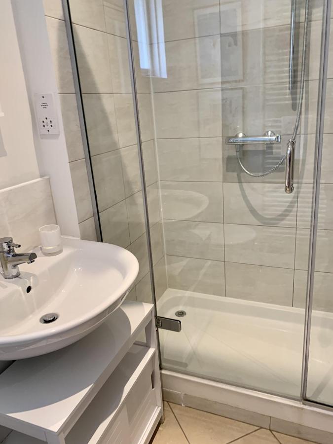 לונדון Lovely Newly Refurbished Apartment In Battersea מראה חיצוני תמונה